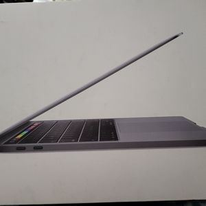 Apple MacBook Pro "13" 128GB in Silver with magic mouse